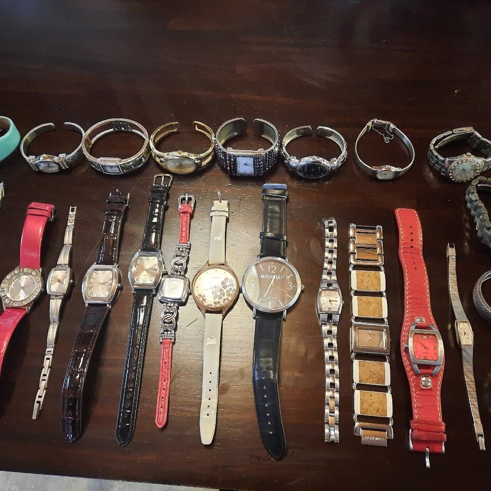 Lot of 26 watches